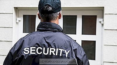 10 Considerazioni Sull'Assunzione Di Una Società Di Sicurezza Per Proteggere La Tua Azienda
