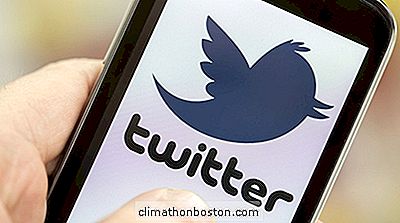 Yeni Çağın 3 Cores Pr: Halkla İlişkiler Tweeting Mi?