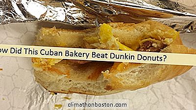 कैसे एक क्यूबा बेकरी आला विपणन के माध्यम से डंकिन डोनट्स के साथ प्रतिस्पर्धा करता है