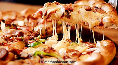 Kedai Pizza Melaksanakan Program Kesetiaan Unik Menawarkan Tatu Percuma, Pizza Percuma | 2018