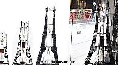 Nyt Din Morgenkaffe Med Denne Intrikate Eiffeltårnet Skulptur